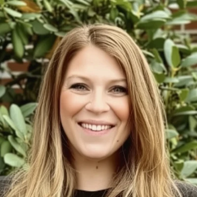 Liz is a Dental Hygienist at Roosevelt Dental